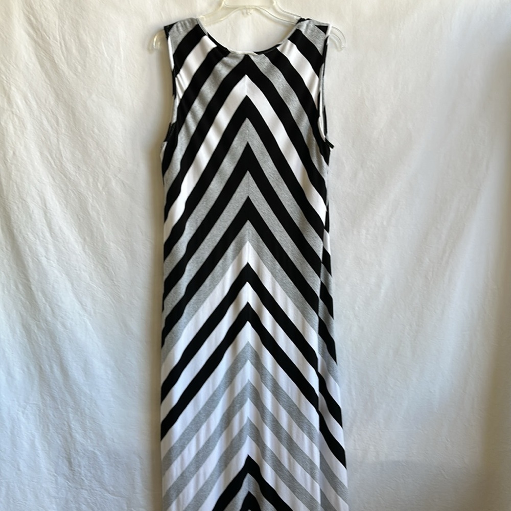 Chico’s black, white, and gray chevron-striped high-low maxi dress, size 3 (16) - Picture 6 of 11